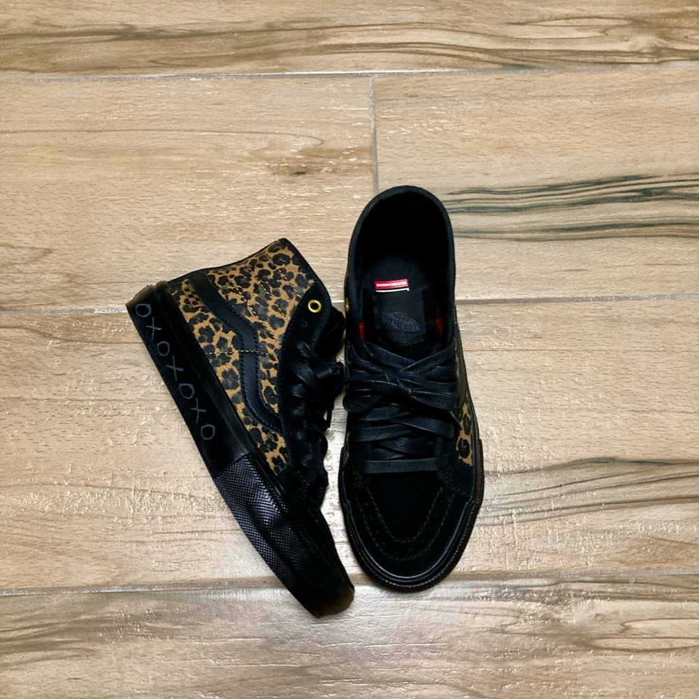 Vans Sk8-Hi Cher Strawberry Edition NWOT